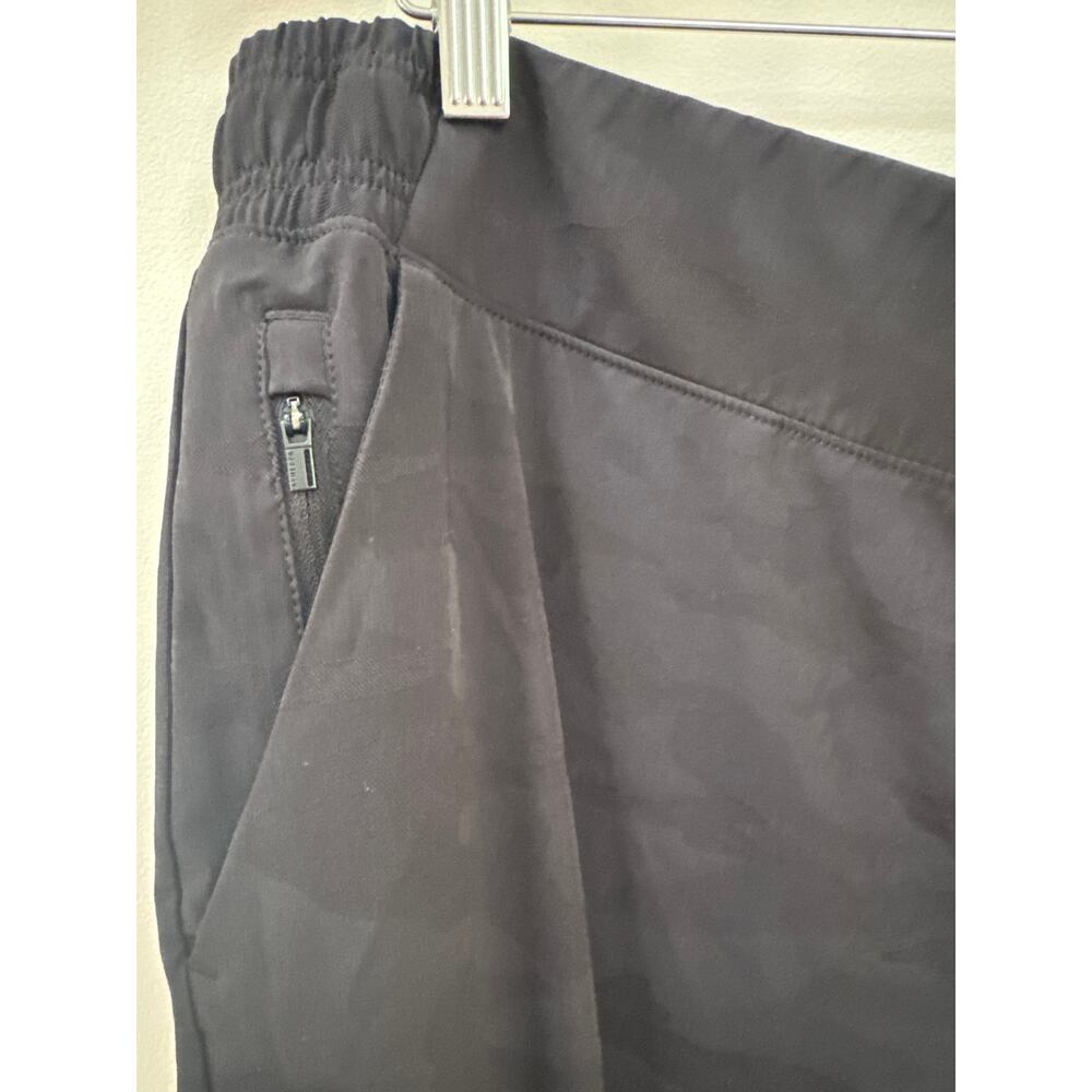 Athleta Brooklyn Joggers Ankle Black Camo Size 20 Athleisure Comfort Travel - Picture 2 of 6